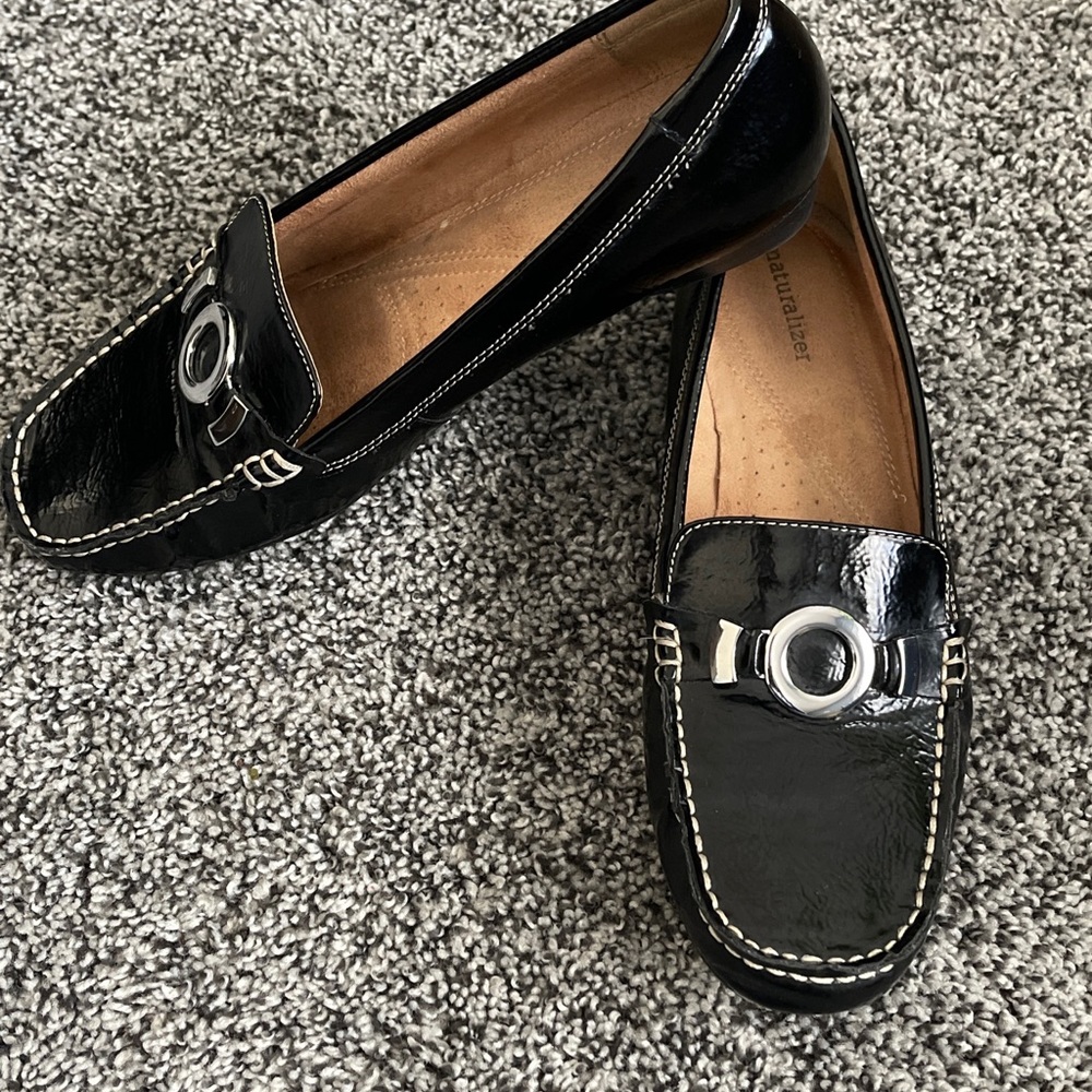 Women’s Naturalizer Gabina Black Faux Patent Leather Loafers Size 9.5M